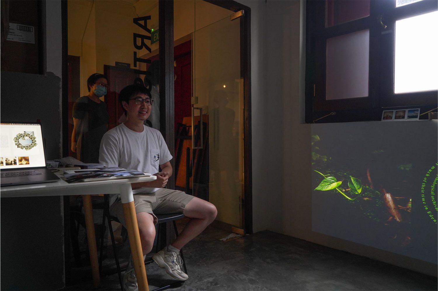 David sharing his work with the Objectifs team