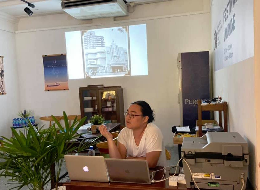 Alfonse Chiu presenting at the Singapore International Film Festival Lounge at Objectifs in Dec 2019. Image courtesy of SINdie