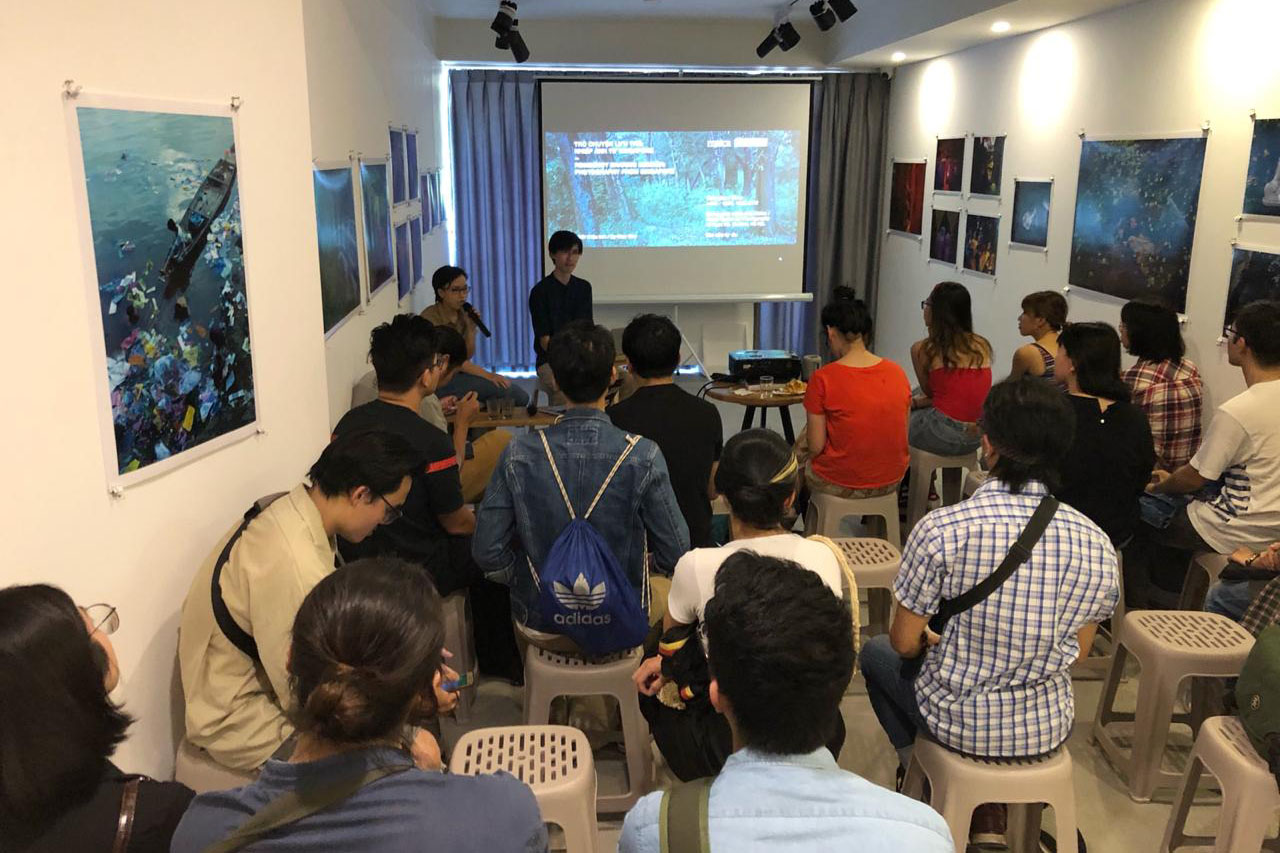 Kian Wee presenting his residency work at Matca.