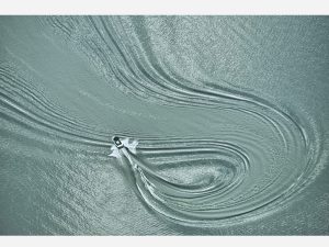 Prints by Richard W J Koh - Klein Bottle Skier (2014), 40 cm x 27 cm