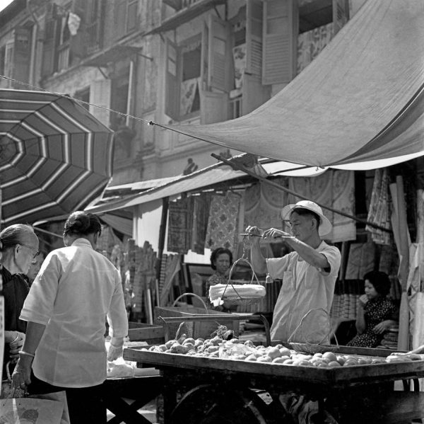 Time and Tide by Foo Tee Jun - Street hawkers peddle food at Chinatown, c. 1960s