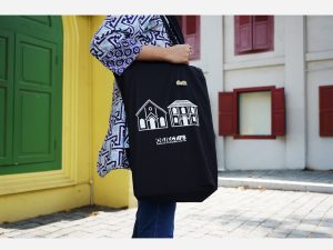 OBJECTIFS BLACK TOTE BAG